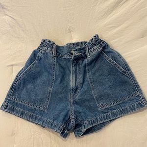 Levi 90’s Denim Shorts 💙